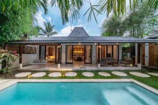 Your Private Oasis in Bali - Modern Villa, Big Pool, Lush Surroundings - 7