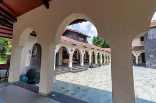 Nishigandha Jal Mahal Resort - 6