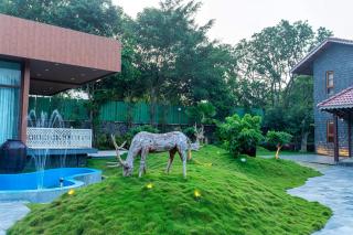 Nishigandha Jal Mahal Resort - 1