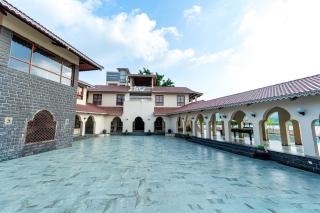 Nishigandha Jal Mahal Resort - 9