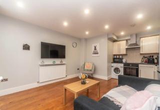 Modern 2-Bedroom Apartment with Stylish Design! - 3