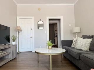 Color Pop Casas - Townhomes near Ford Center - Evansville - 1