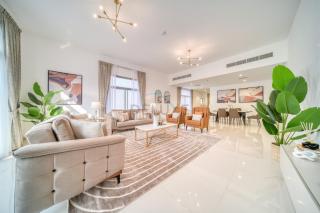 Luxurious 4-Bedroom Villa with Assistant Room and Private Pool in Al Dana Island, Fujairah by Deluxe Holiday Homes - 8