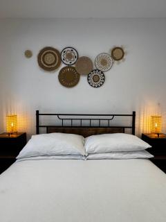 Townhouse Studio with Kitchen & Ensuite - Great Location - 5