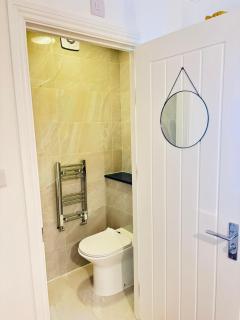 Royal Wharf Inn - 5