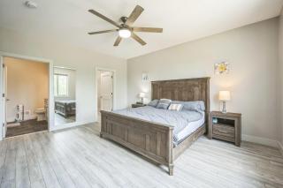 Grass Lake 8BR Retreat w Games & Fire Pit - 7