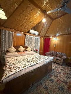 Goona palace houseboats - 1