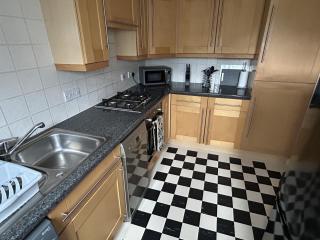 Quiet 3 bed semi with off street parking - 4