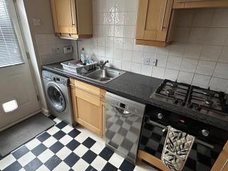 Quiet 3 bed semi with off street parking - 3
