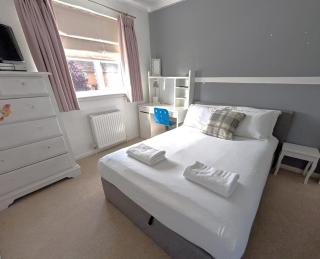 Chichester House I Free Parking I Nearby Beaches I Chichester Holiday Properties - 2