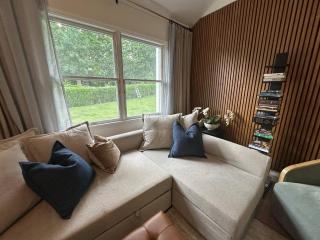 5 Min walk to Stony Brook University - 7