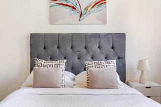 Oxford Circus Chic 2BR Apartment - 2