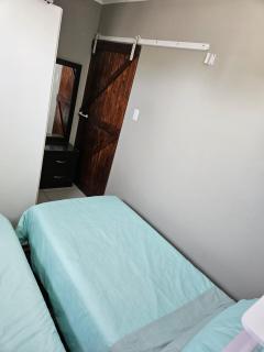 Luxury Meets Convenience Near City & Travel Links - 5