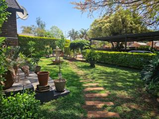 Luxury Meets Convenience Near City & Travel Links - 1