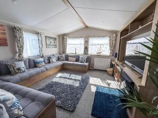 Beautiful 6 Berth Caravan With Decking In Norfolk Ref 89001Mv - 5
