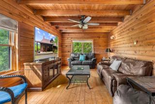 Dog Friendly with Fire Pit and Yard by the River - 9