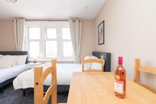 Open Mind Property - Comfy Studio Flat for Four - 2