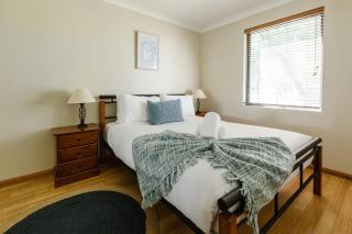 Purple Shore Spacious Family Stay Near Busselton Jetty - 1