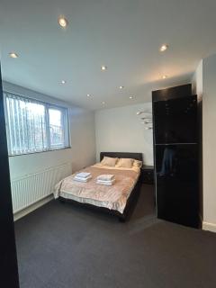 Studio flat in central Reading - 2