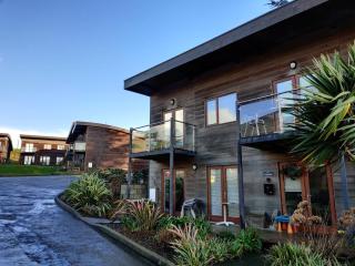 Towan Valley, Porthtowan - Coastal 3 Bedroom Eco-Home with Hot Tub - 0