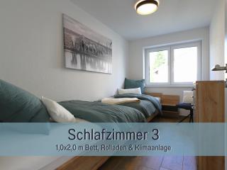 Ferienhaus Höckelheim- 300qm - 3 Wohnungen - 12 Zimmer - bis 18 Gäste - Kleinkinder reisen gratis - für Familien und Gruppen - Küchen mit Spülmaschine Backofen, Mikrowelle - Smart-TV - WLAN - Fußbodenheizung, Klimaanlage & Raffstores - nähe Göttingen - Northeim - 1