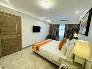 Sheryll Escapes - La Grande Phase 2-514, 1 bedroom with balcony, Netflix & WiFi - 3