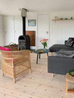 Summer Bliss With Vibrant Garden In Nødebohuse - 3