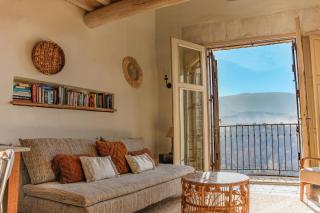 Hilltop House With Luberon Views In Ménerbes - 1