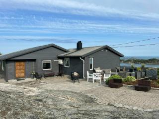 Beautiful Cabin With Ocean View In Lyngmyr - 0