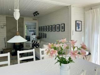 Traditional Cottage Near Linné's Råshult - 8