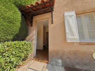 Charmant T2 avec terrasse et parking privé au port de Hyères - FR-1-826-20 - 1