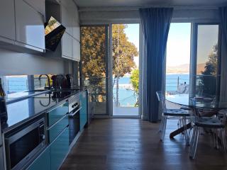 The sea-cave house - 8