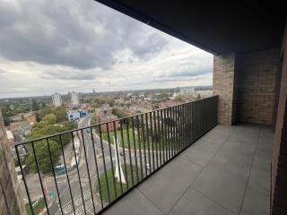 Luxury Double Bed En-Suite in London - 3