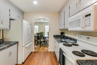 Classic Colonial Home with Private Yard in Richmond! - 6