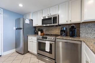 GS Surf & Racquet Club 502C - 2