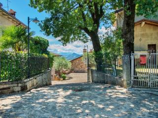 Tranquil Village Stay with Fireplace - Castellarano - 4