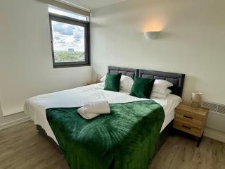 Stylish Heron Apartment, 2 Beds, by CWP (Bedford) - 9