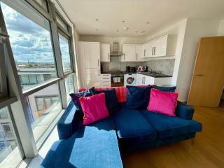 Stylish Heron Apartment, 2 Beds, by CWP (Bedford) - 0