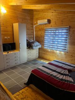 Memcaj's wooden 3BR Apt steps from sea - 4