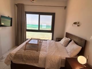 Cozy 1-Bedroom Chalet with Sea View - 0