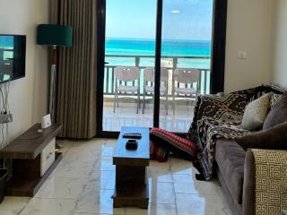 Cozy 1-Bedroom Chalet with Sea View - 3