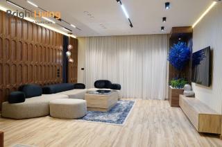 Ultra Luxury 3BR Brand New Green oriented compound - 9