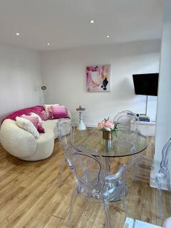 7 Heron House - 1 Bed Modern apartment by the Rugby club - 0