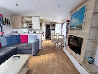 Lovely Caravan With Side Decking At Broadland Sands Park In Corton Ref 20160Bs - 1