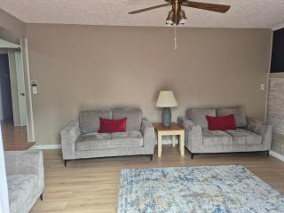 Four Bedroom Family and friends cozy home - 7