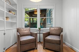 Dahlia House, 3 BDRM Walk To Town - 2