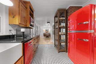 Dahlia House, 3 BDRM Walk To Town - 2