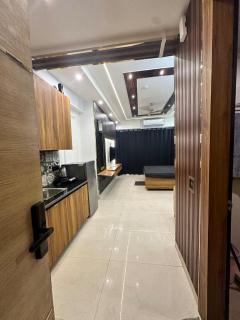 Luxury Studio Apartment with Balcony & Kitchenette - 6