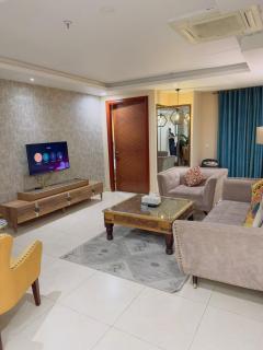 Luxury 1-Bed Apartment in Gold Crest Mall DHA - 0