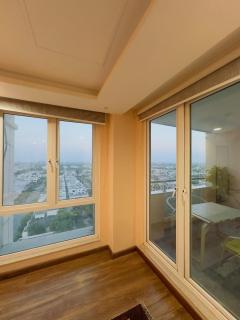 Luxury 1-Bed Apartment in Gold Crest Mall DHA - 4